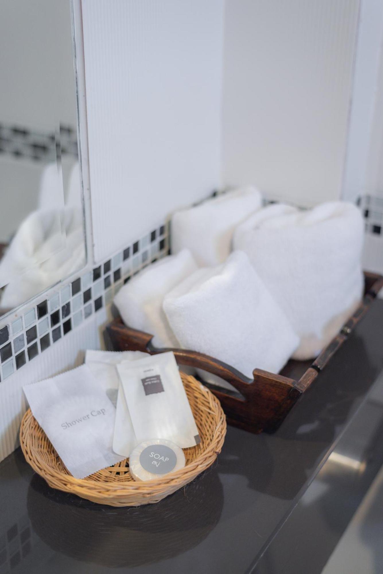Manee Cool Mueang Hotel Chiang Mai Ngoại thất bức ảnh