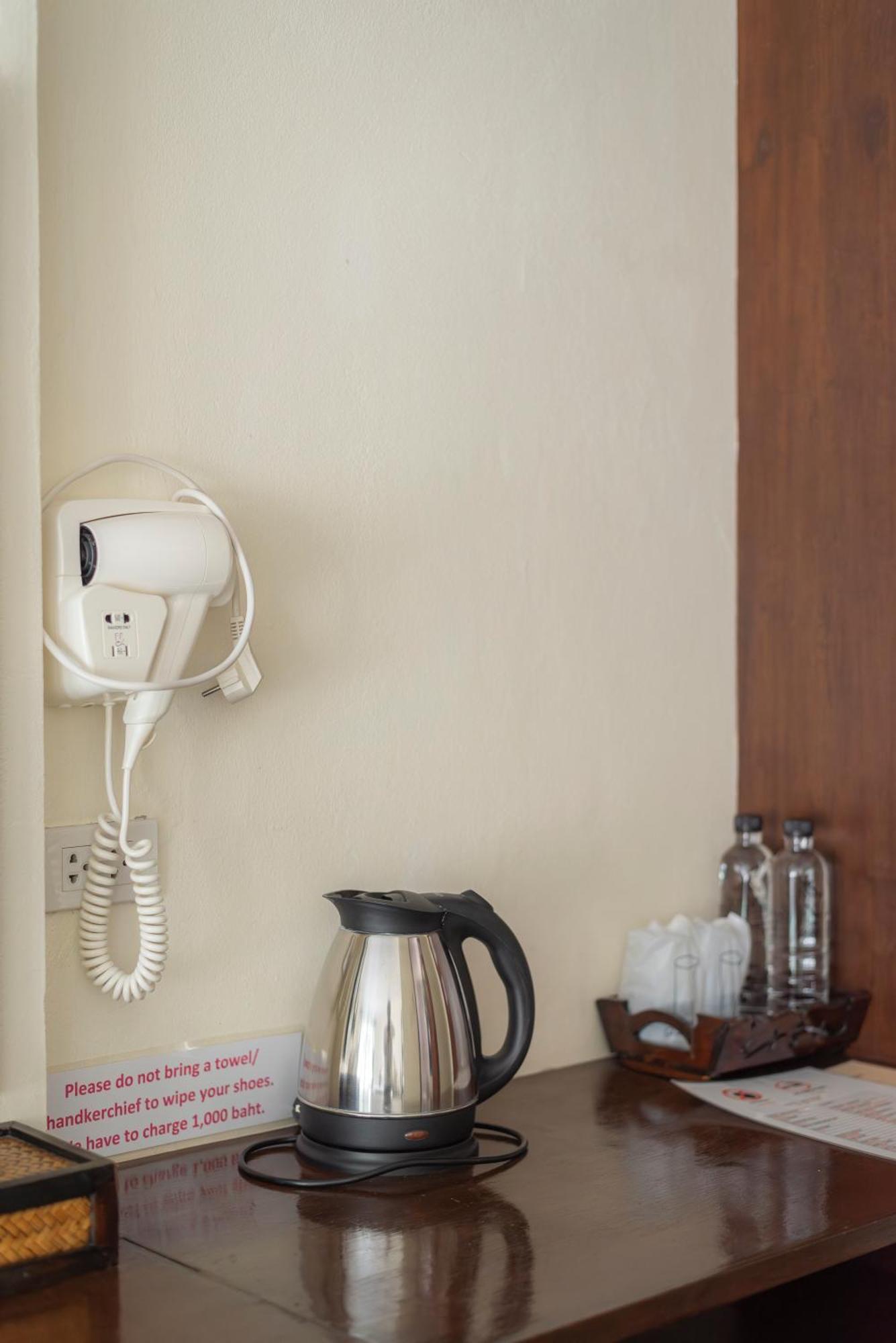 Manee Cool Mueang Hotel Chiang Mai Ngoại thất bức ảnh