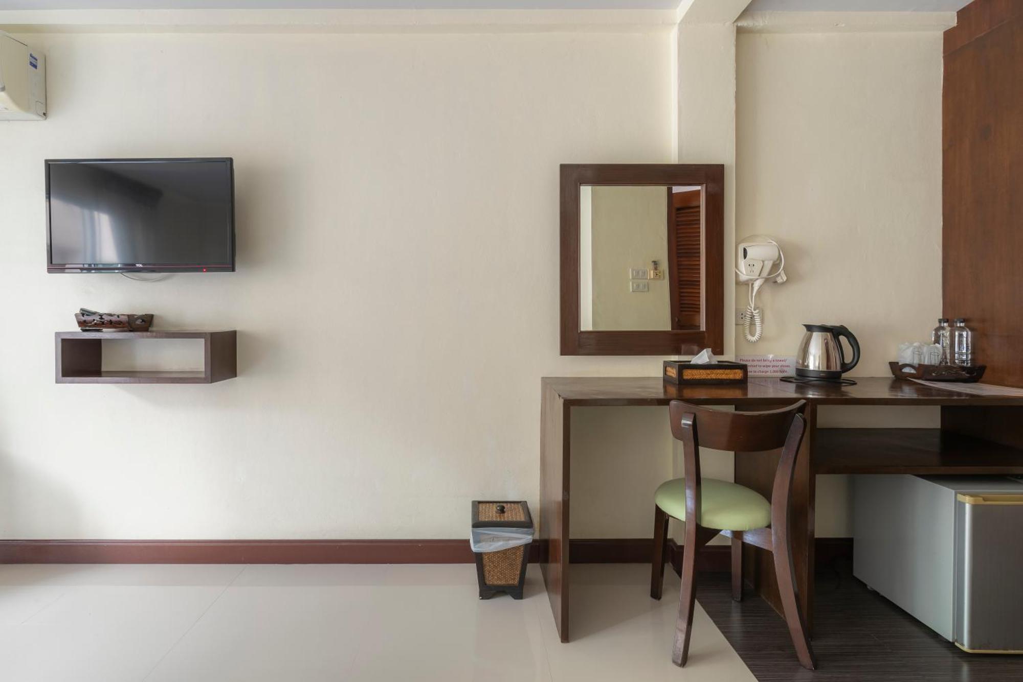 Manee Cool Mueang Hotel Chiang Mai Ngoại thất bức ảnh
