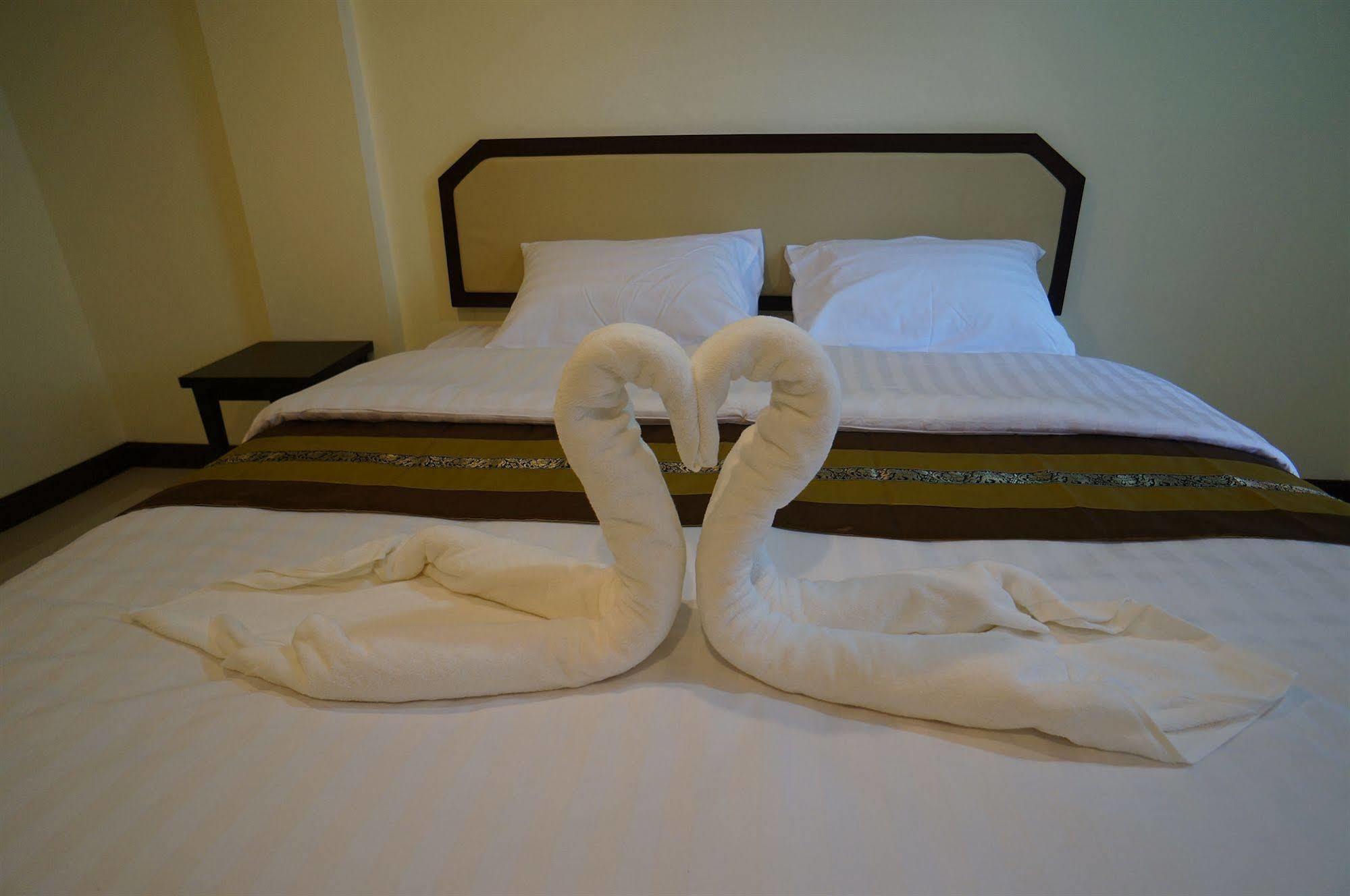 Manee Cool Mueang Hotel Chiang Mai Ngoại thất bức ảnh