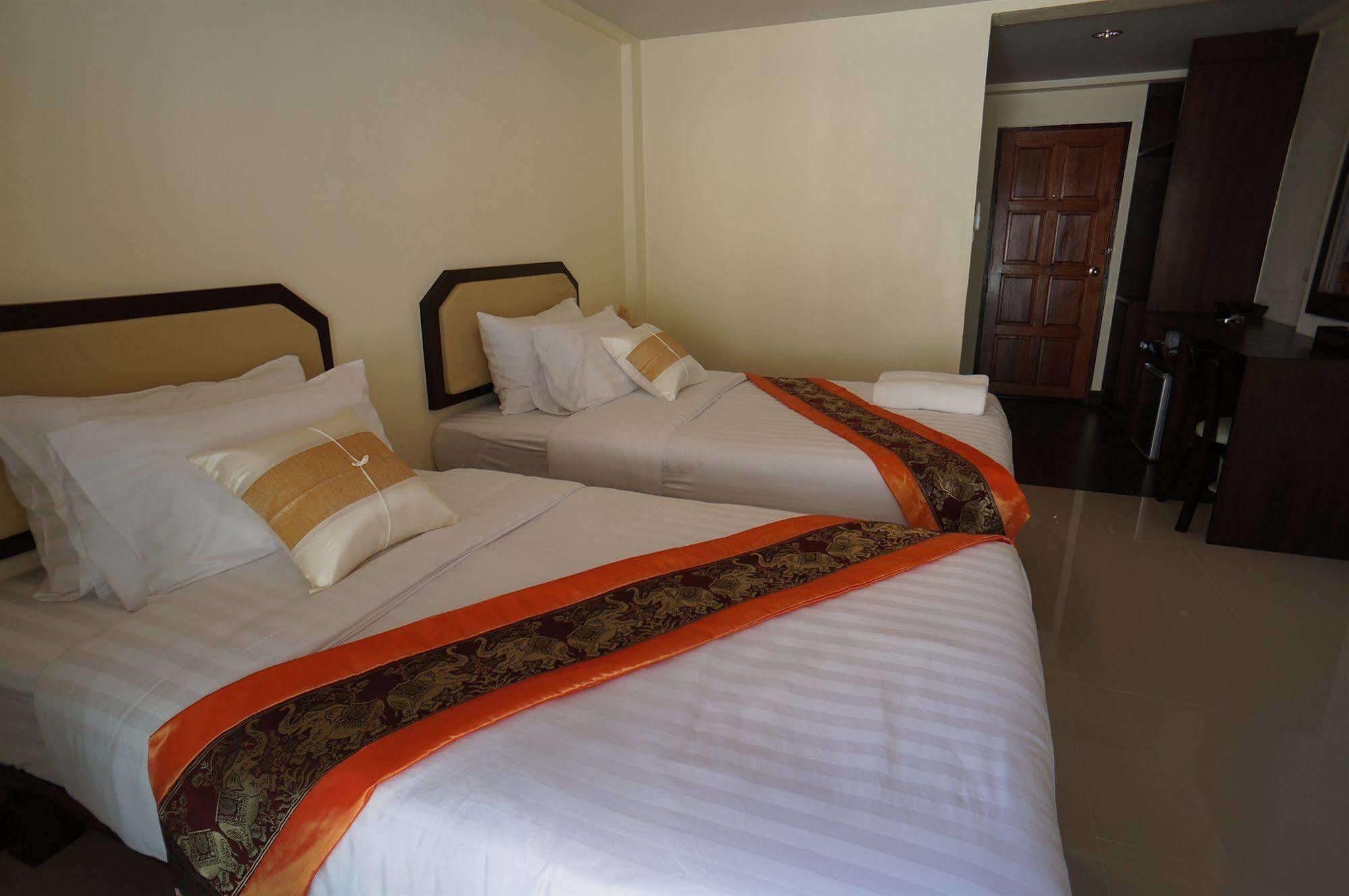Manee Cool Mueang Hotel Chiang Mai Ngoại thất bức ảnh